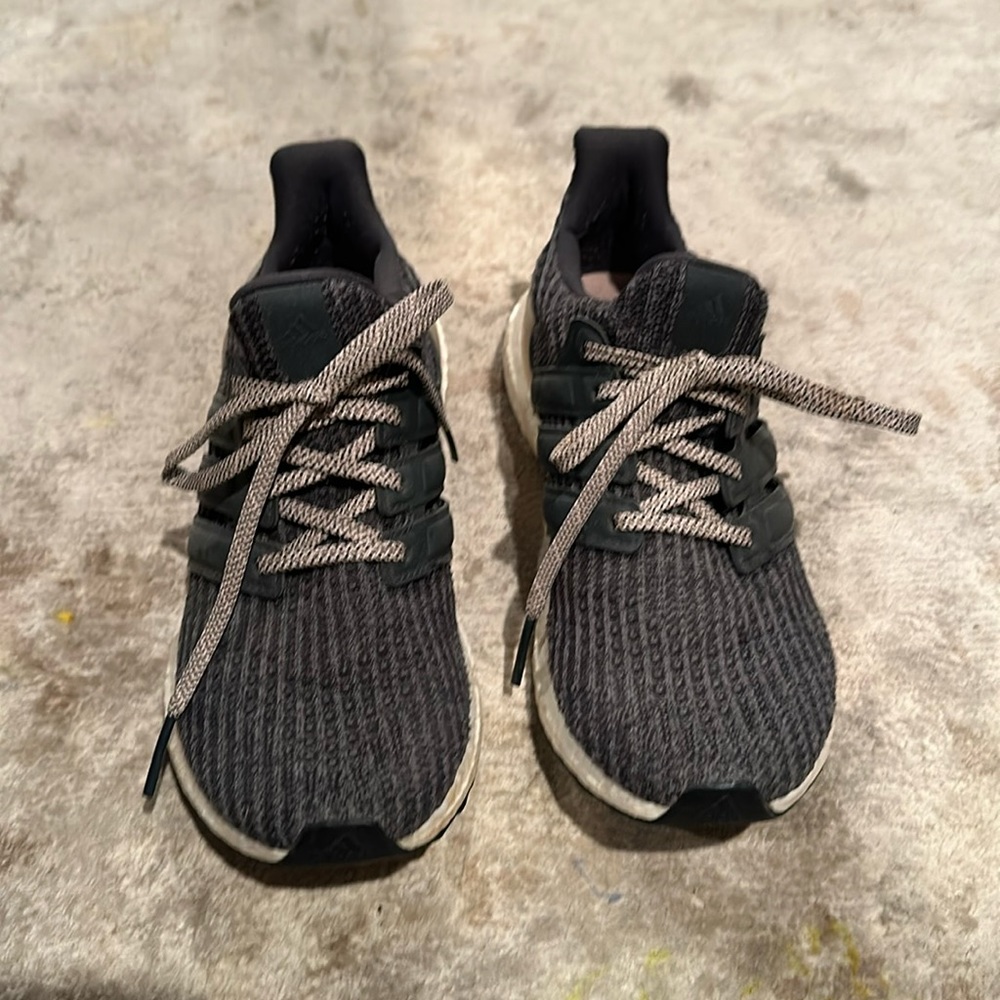 Adidas sweater ultra boost tennis shoes